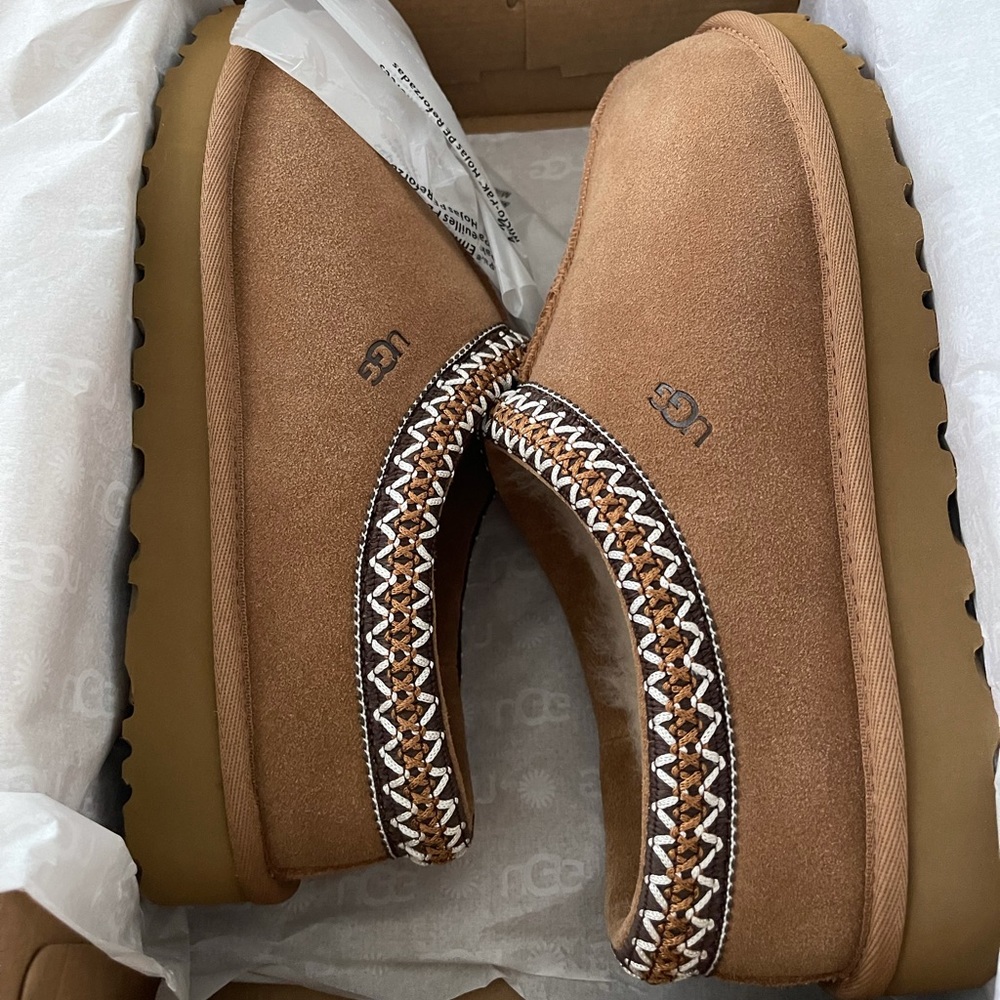 SOLD Ugg Chestnut Tasman
